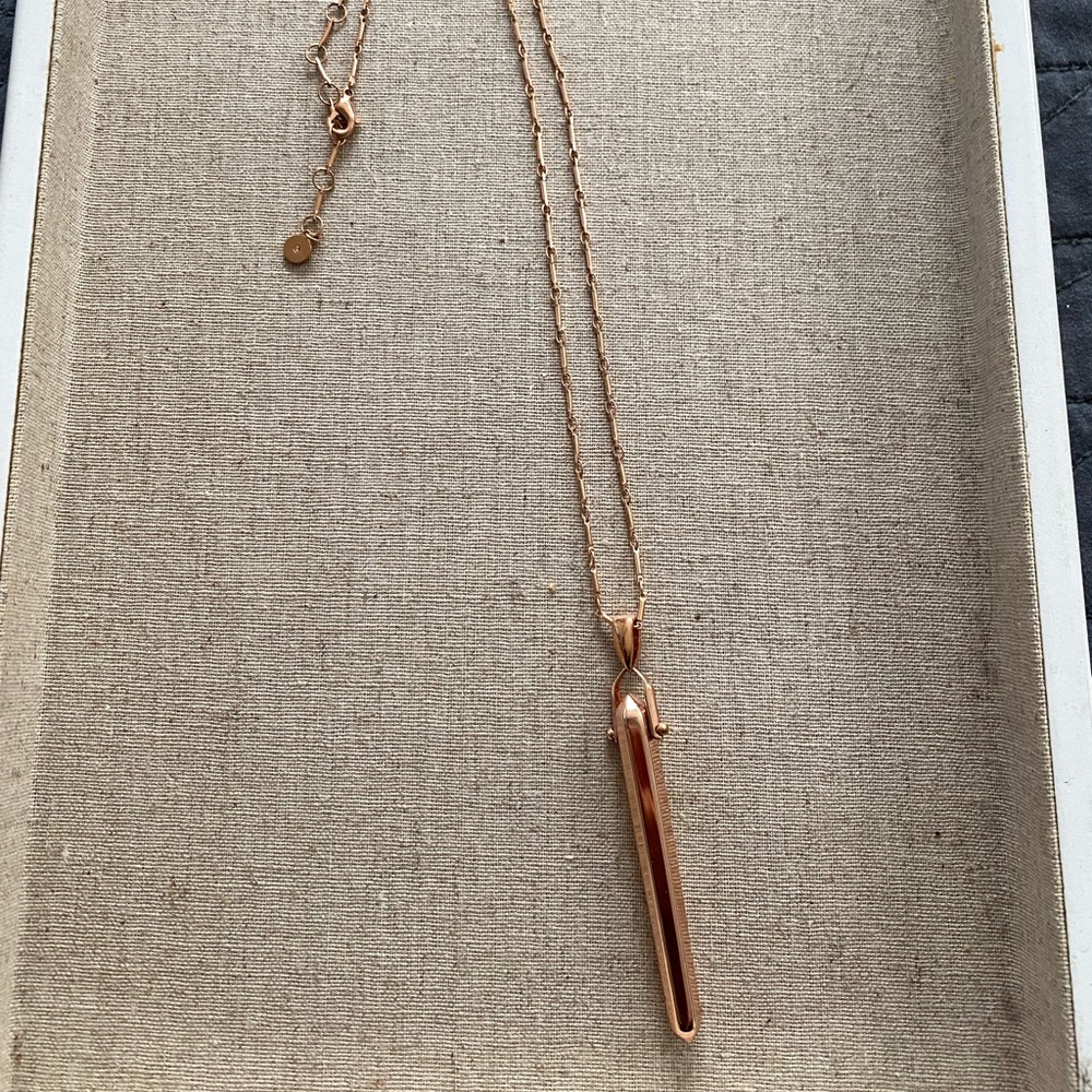 Stella & Dot Rebel Pendant Necklace -Rose Gold